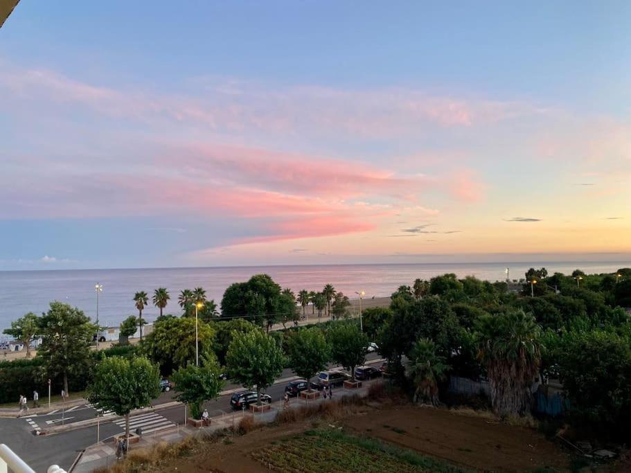 Apart. Pineda De Mar-Sea And Mountains Views Luaran gambar